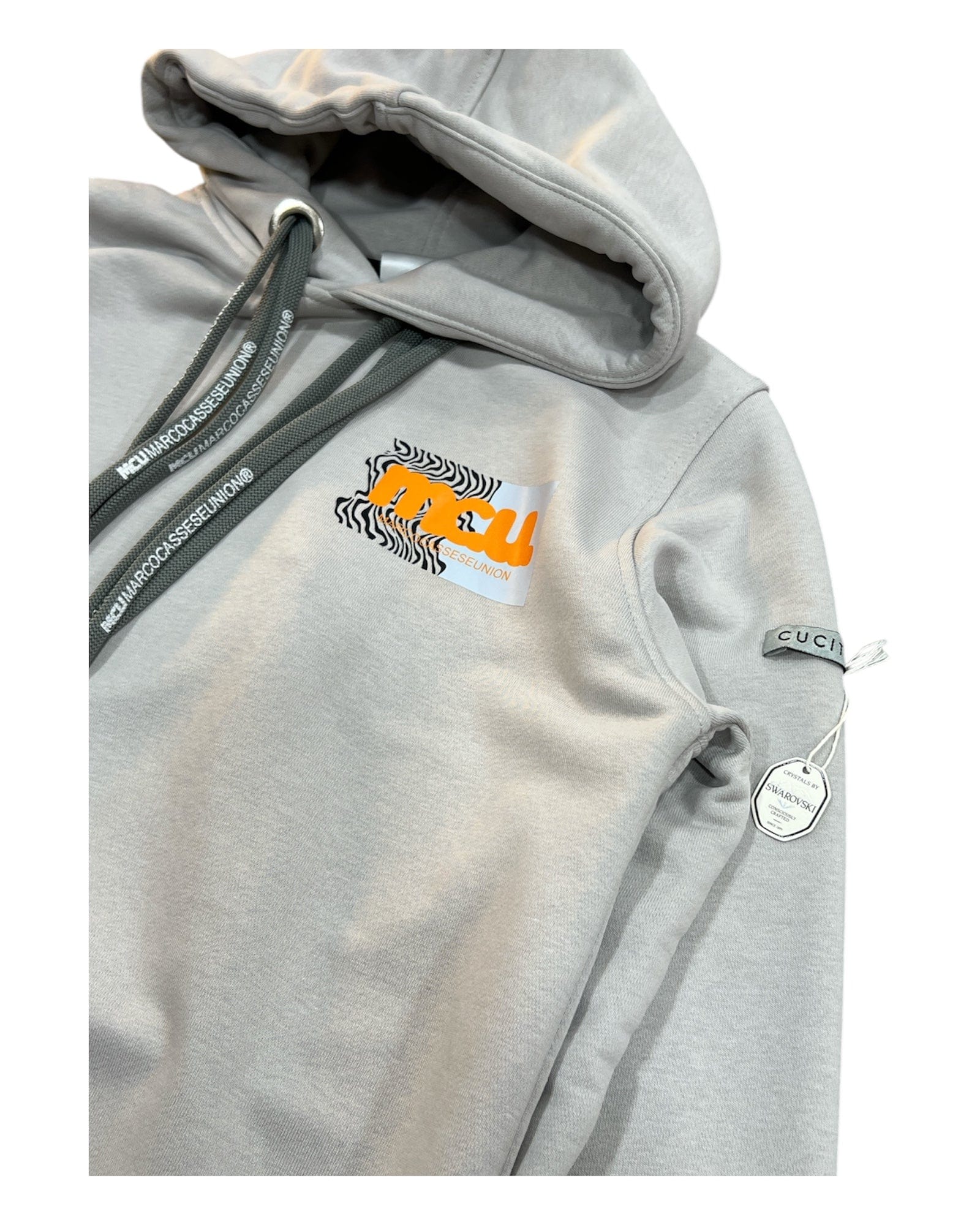 MCU Marco Cassese Union Abbigliamento Completi MCU by SWAROVSKI - COMPLETO FELPA CAPPUCCIO E PANTALONE P/E 2025 GARZATO