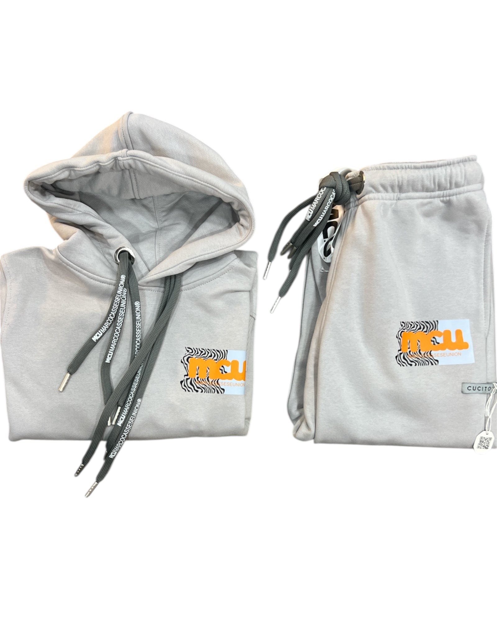 MCU Marco Cassese Union Abbigliamento Completi MCU by SWAROVSKI - COMPLETO FELPA CAPPUCCIO E PANTALONE P/E 2025 GARZATO
